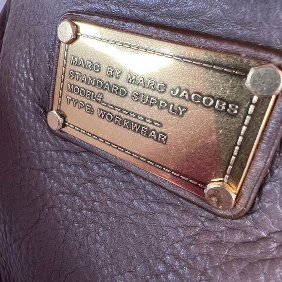 MARC JACOBS Classic Q Crossbody in Brown Leather - Picture 14 of 14